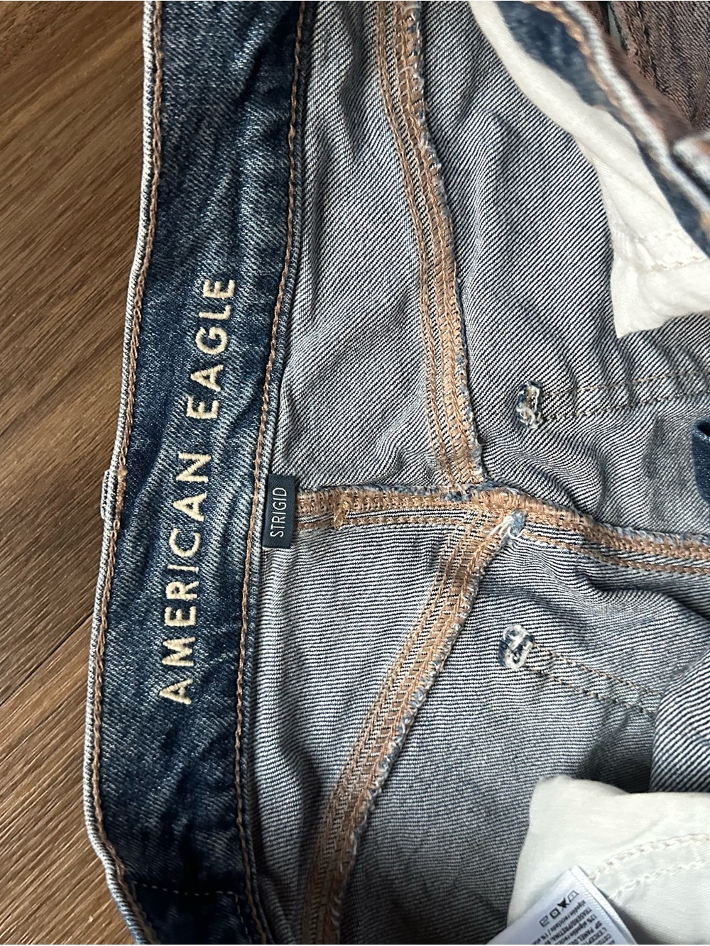 American Eagle Outfitters Light Blue Relaxed Fit Jeans - Picture 2 of 3